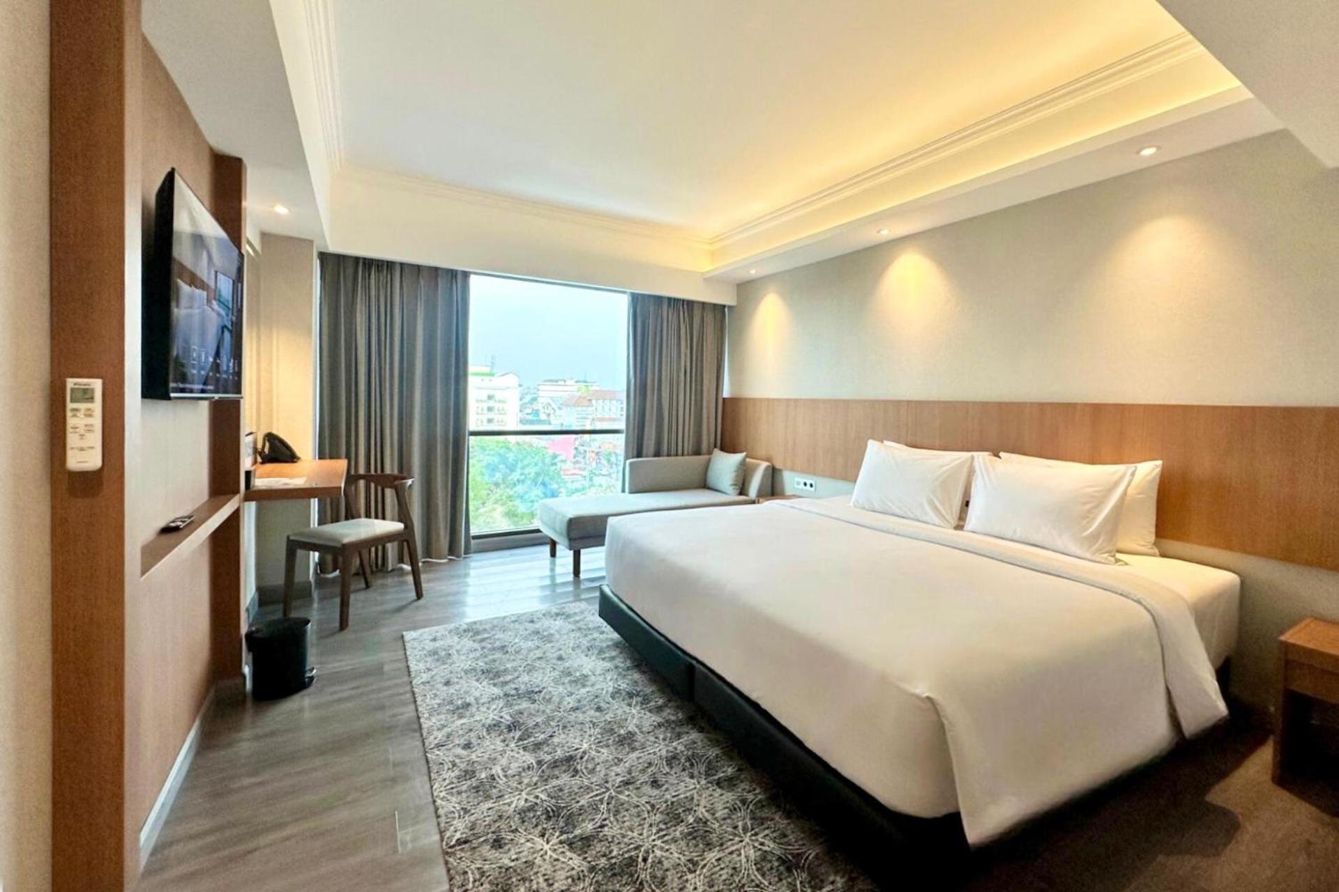 The Malioboro Hotel & Conference Center ยอกยาการ์ตา ภายนอก รูปภาพ