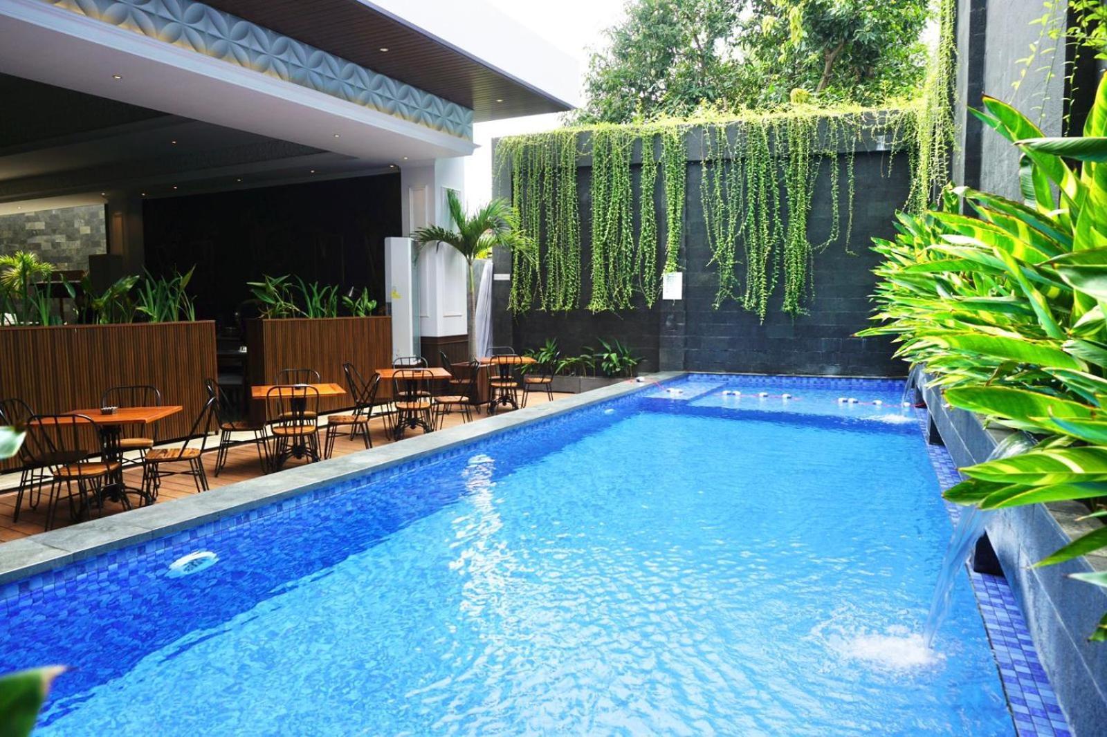 The Malioboro Hotel & Conference Center ยอกยาการ์ตา ภายนอก รูปภาพ